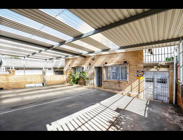 5 BEDROOM FREEHOLD FOR SALE IN SYDENHAM